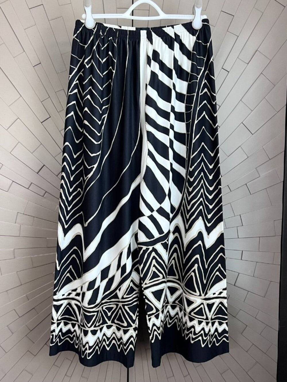 Caroline Rose Black White Geometric Pattern Elastic Waist Pants Medium